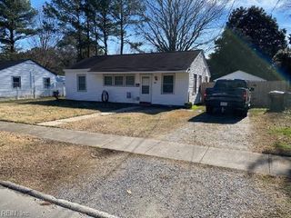 2507 Sunset DR, Chesapeake, VA 23323