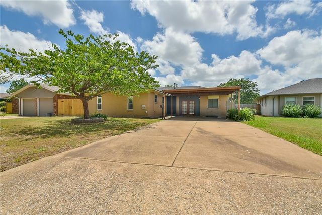 1012 NW 7th Place, Moore, OK 73160