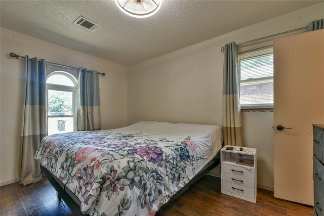 1012 NW 7th Place, Moore, OK 73160