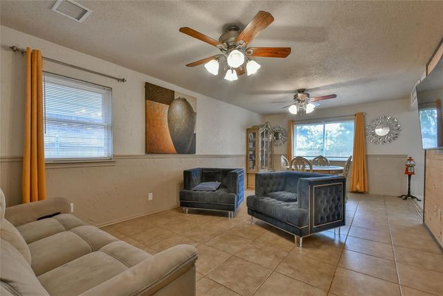 1012 NW 7th Place, Moore, OK 73160
