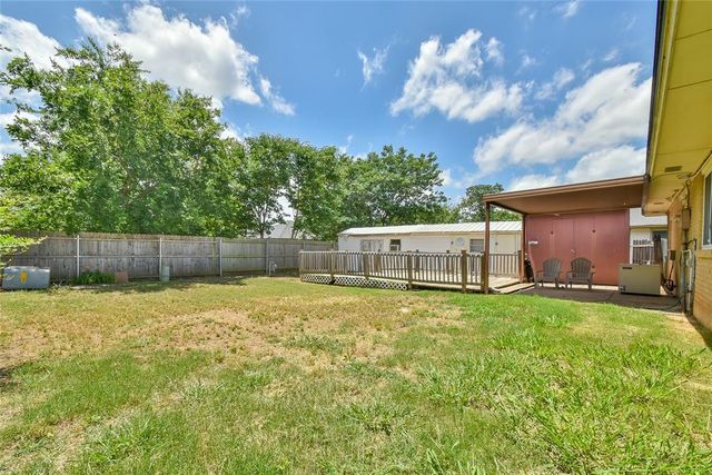 1012 NW 7th Place, Moore, OK 73160