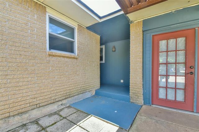 1012 NW 7th Place, Moore, OK 73160