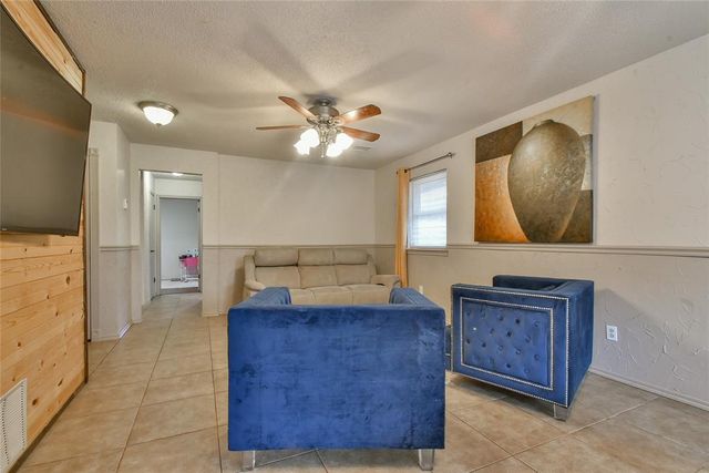 1012 NW 7th Place, Moore, OK 73160