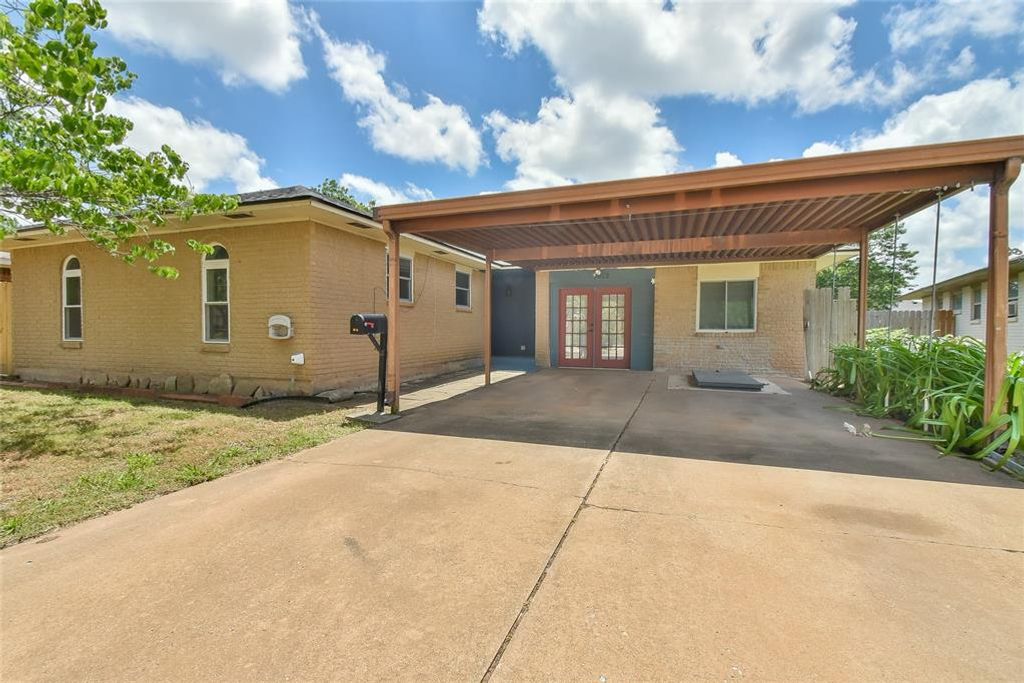 1012 NW 7th Place, Moore, OK 73160