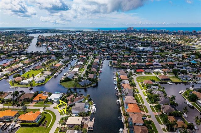 136 Shorecrest CT, Marco Island, FL 34145