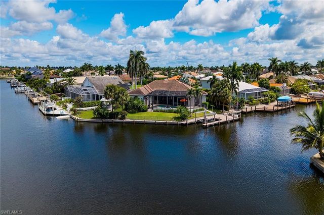 136 Shorecrest CT, Marco Island, FL 34145