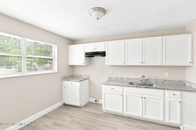 6813 TINKERBELL Lane, Jacksonville, FL 32210