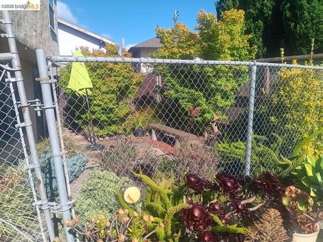915 39Th St, Oakland, CA 94608