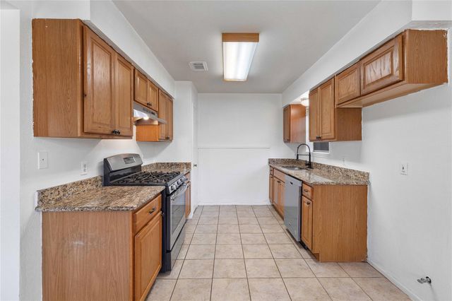 1703 Packsaddle Lane, Baytown, TX 77521