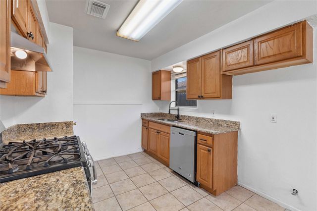 1703 Packsaddle Lane, Baytown, TX 77521