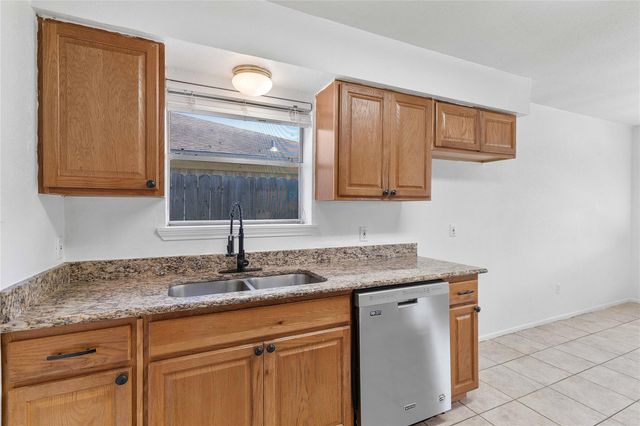 1703 Packsaddle Lane, Baytown, TX 77521