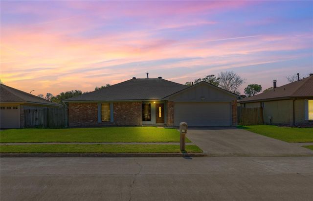 1703 Packsaddle Lane, Baytown, TX 77521