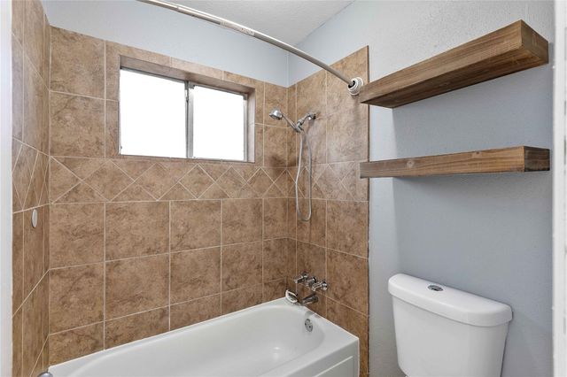 1703 Packsaddle Lane, Baytown, TX 77521