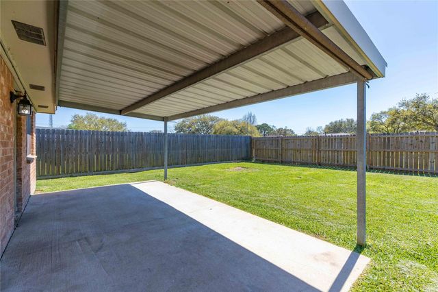 1703 Packsaddle Lane, Baytown, TX 77521