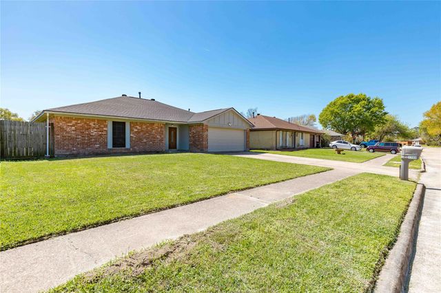 1703 Packsaddle Lane, Baytown, TX 77521
