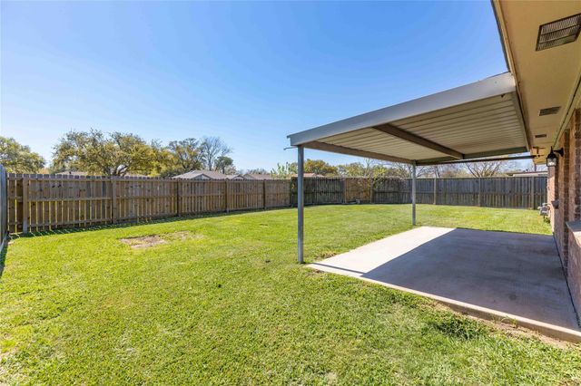 1703 Packsaddle Lane, Baytown, TX 77521