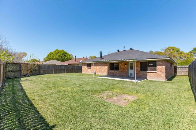 1703 Packsaddle Lane, Baytown, TX 77521