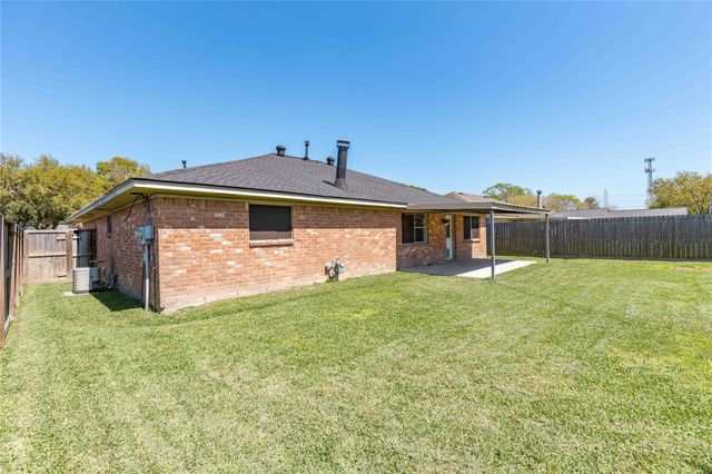 1703 Packsaddle Lane, Baytown, TX 77521
