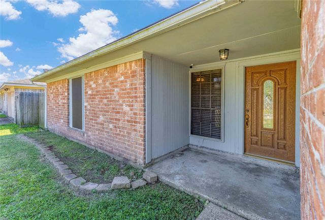 1703 Packsaddle Lane, Baytown, TX 77521