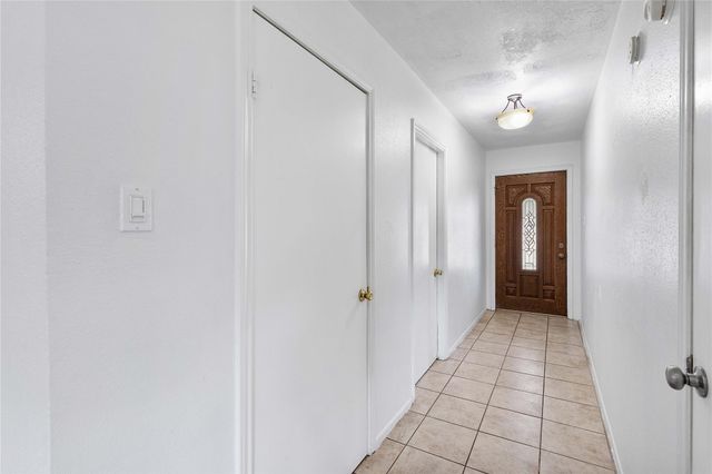 1703 Packsaddle Lane, Baytown, TX 77521