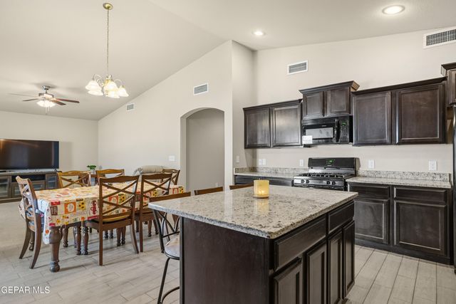 5922 Beechwood Street, Santa Teresa, NM 88008