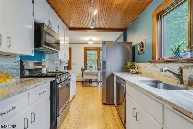 74 Park Ave, Verona Twp., NJ 07044