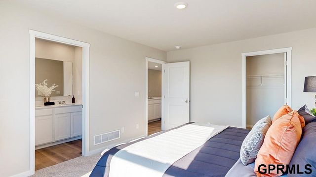 17530 Virginia Street, Omaha, NE 68136