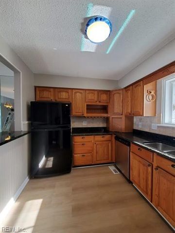 1944 E Ocean View Ave Apt B, Norfolk, VA 23503