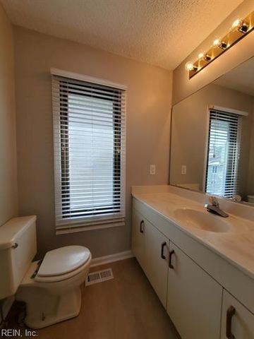 1944 E Ocean View Ave Apt B, Norfolk, VA 23503