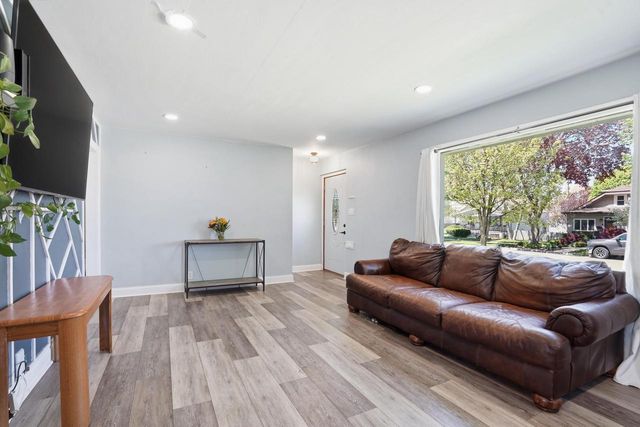 3809 Morris AVENUE, Cudahy, WI 53110