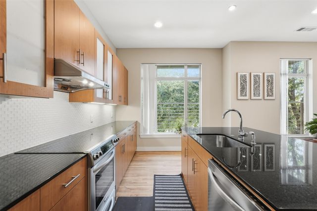 2325 Stutz Drive 37, Dallas, TX 75235