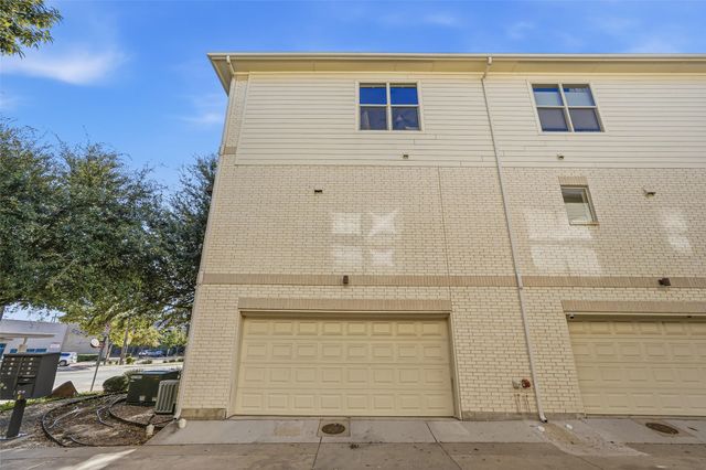 2325 Stutz Drive 37, Dallas, TX 75235