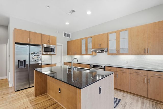 2325 Stutz Drive 37, Dallas, TX 75235