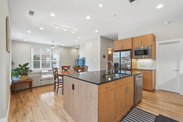 2325 Stutz Drive 37, Dallas, TX 75235