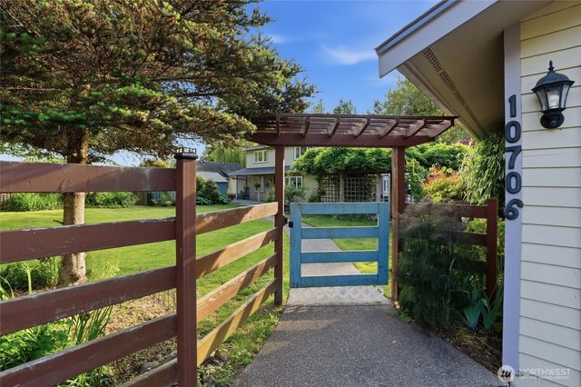 10706 Crescent Valley Drive NW, Gig Harbor, WA 98335