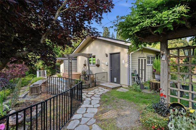 10706 Crescent Valley Drive NW, Gig Harbor, WA 98335