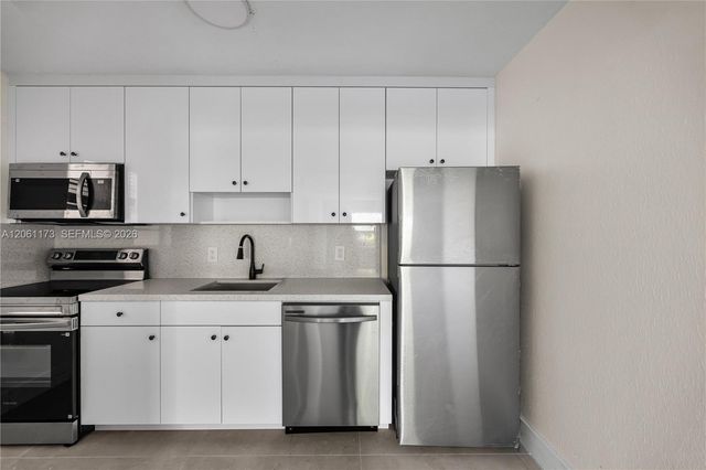 1720 Cleveland Street 107E, Hollywood, FL 33020