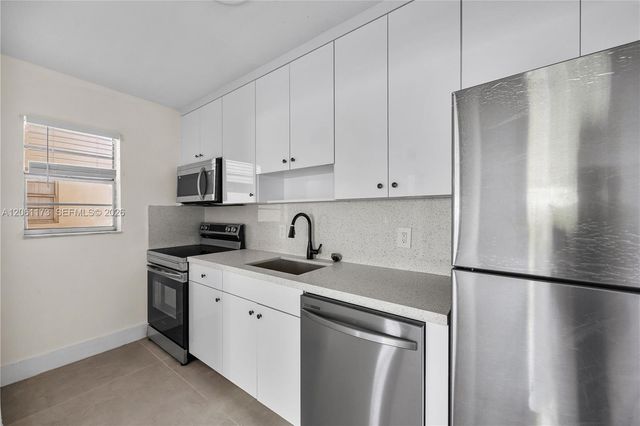 1720 Cleveland Street 107E, Hollywood, FL 33020
