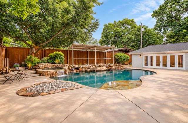 1813 Thomas Place, Arlington, TX 76010