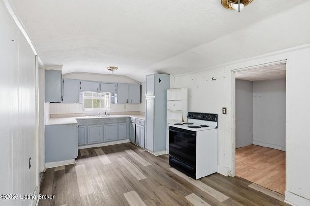 3011 Blevins Gap Rd, Louisville, KY 40272