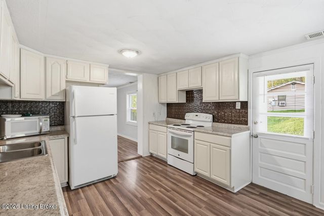3011 Blevins Gap Rd, Louisville, KY 40272
