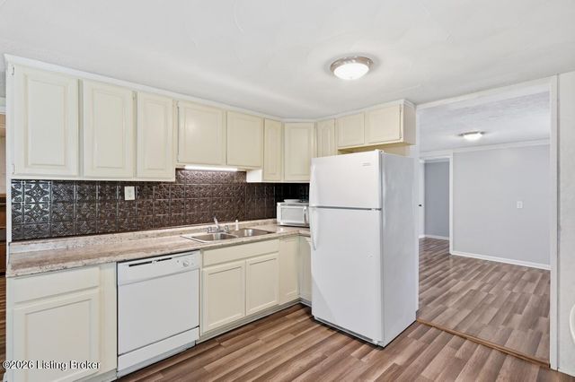 3011 Blevins Gap Rd, Louisville, KY 40272