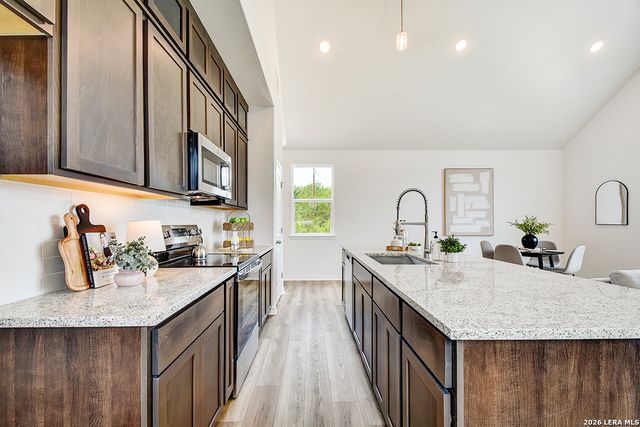 352 Caveside Drive, Canyon Lake, TX 78133