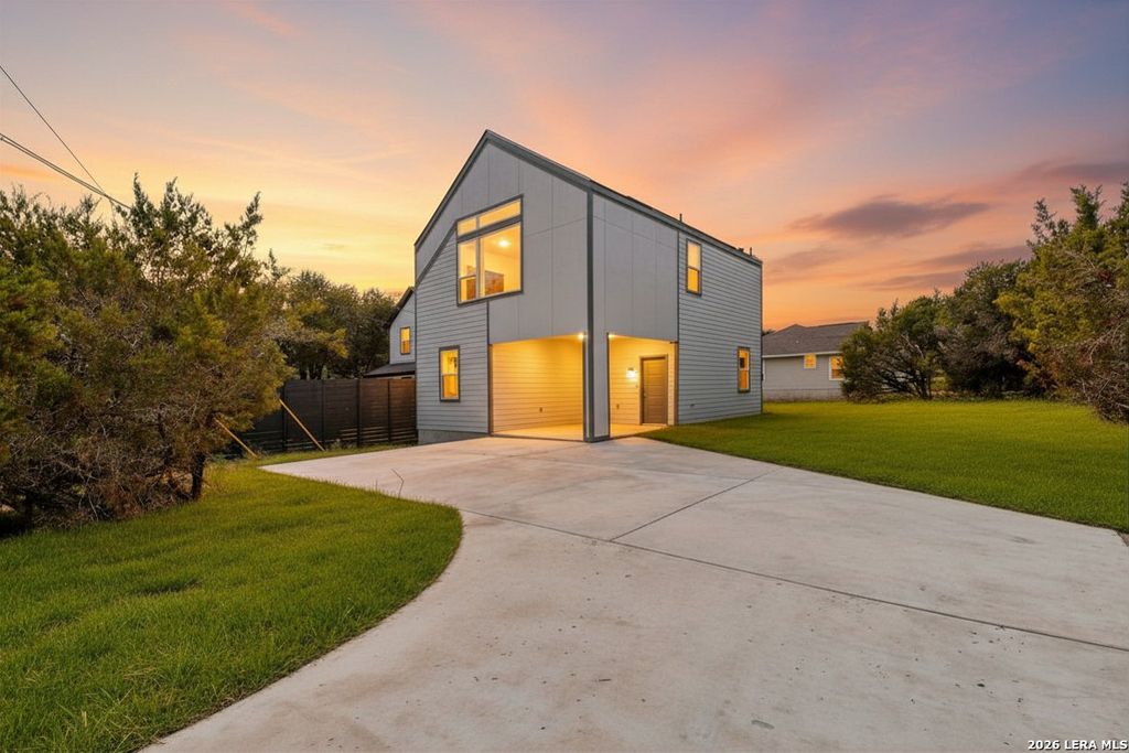 352 Caveside Drive, Canyon Lake, TX 78133