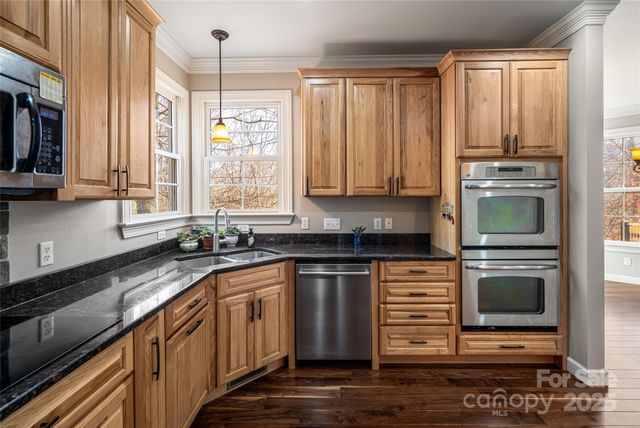 98 Sovereign Lane, Fairview, NC 28730