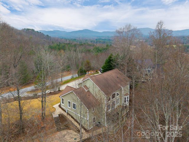 98 Sovereign Lane, Fairview, NC 28730