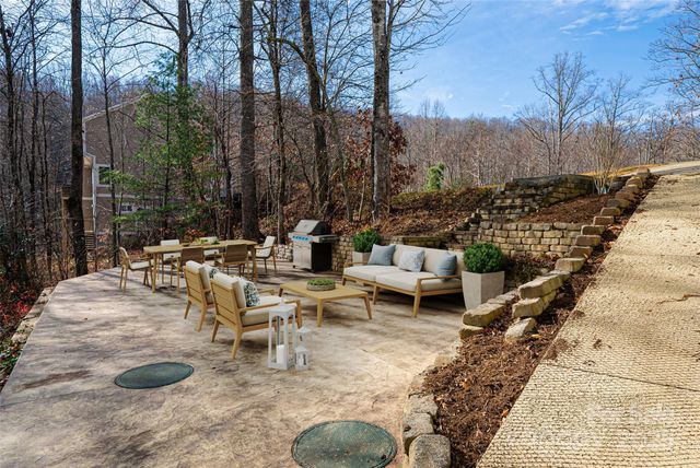 98 Sovereign Lane, Fairview, NC 28730