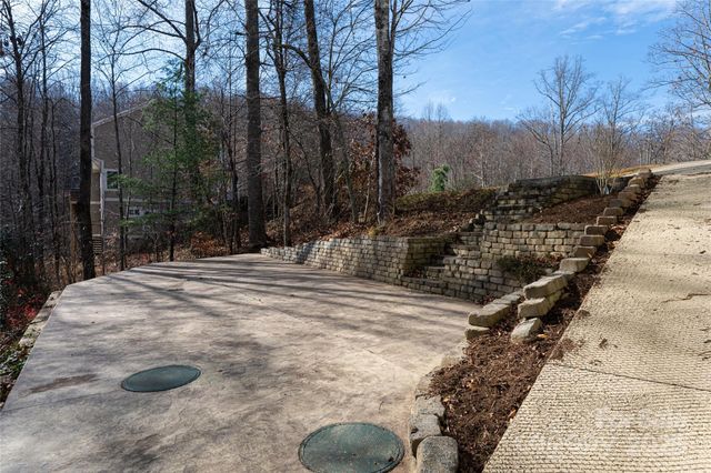 98 Sovereign Lane, Fairview, NC 28730