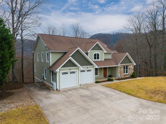 98 Sovereign Lane, Fairview, NC 28730