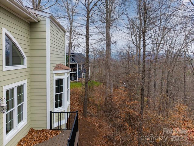 98 Sovereign Lane, Fairview, NC 28730